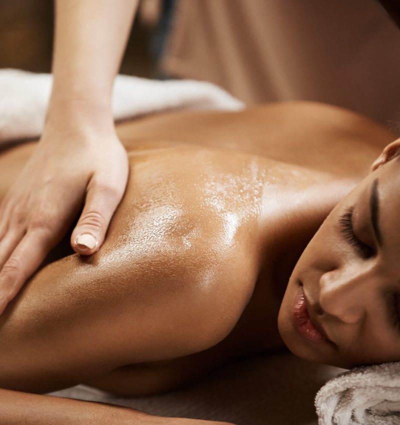 Traditionelle Thai Massage in Oldenburg – Sanfte Dehnungen und Akupressur für ganzheitliche Entspannung und Regeneration.